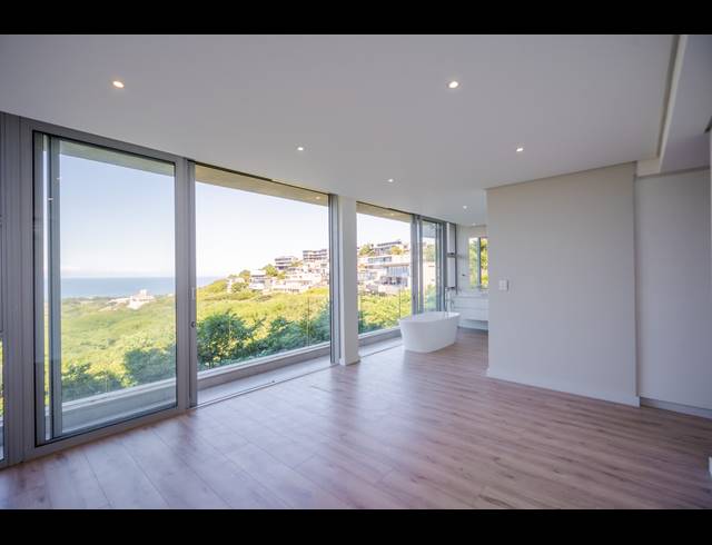4 BEDROOM TOWNHOUSE FOR SALE IN LA LUCIA RIDGE